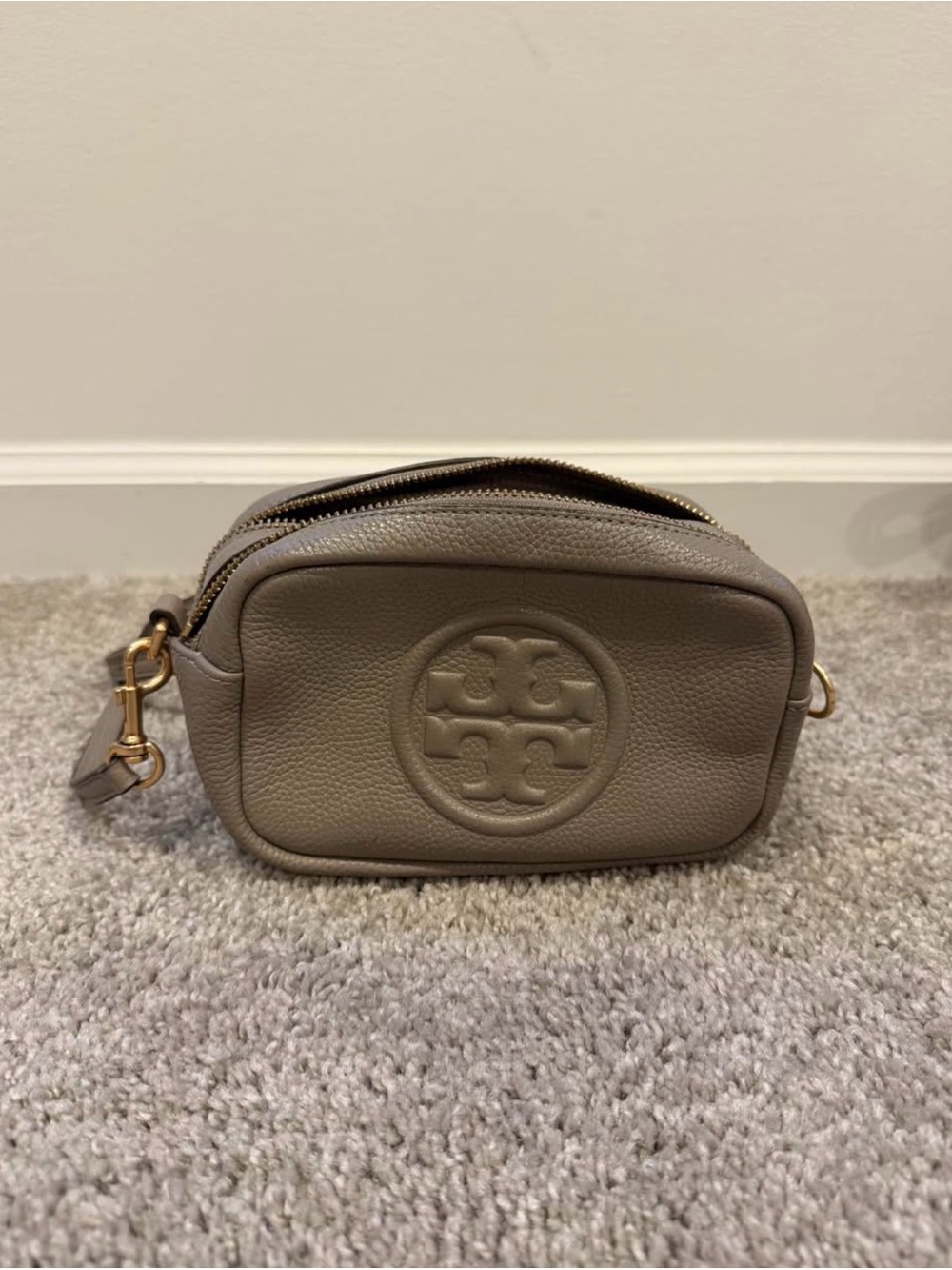 Tory Burch Pebbled Leather Camera Crossbody in Taupe